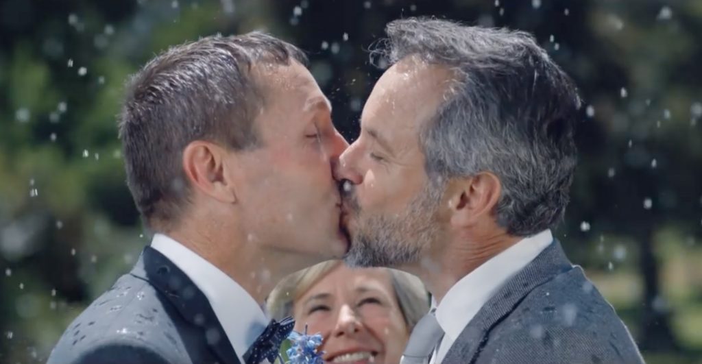 Zoenend homostel in Sourcy reclame