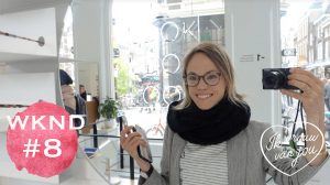 Joyce houdt van haar billen, Scarlet gaat brillen passen bij Ace & Tate en twijfelt over welke haar nou werkelijk staan.
